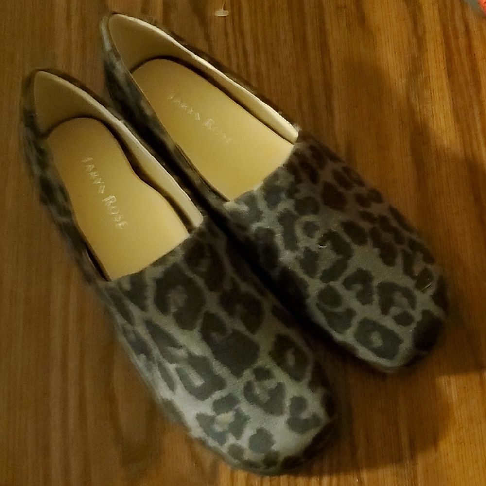 Taryn Rose Jaden slip on comfort shoe size 7.5M. NWOB